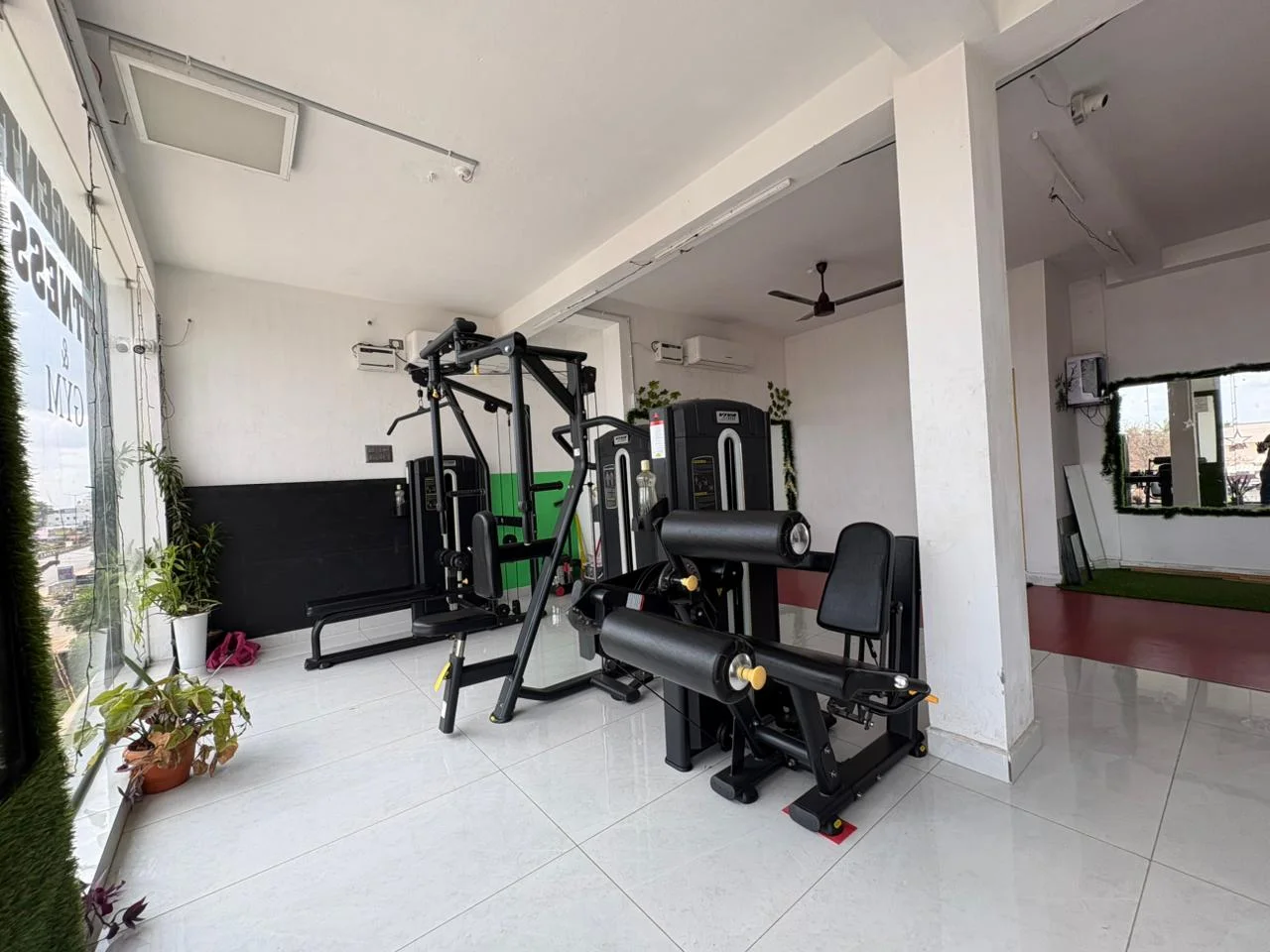 Weightlifting platform and strength training gym